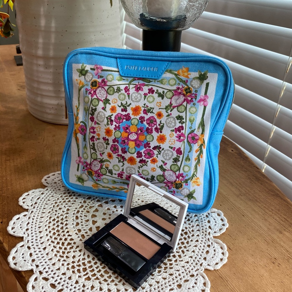 Estée Lauder Bronzer and bag